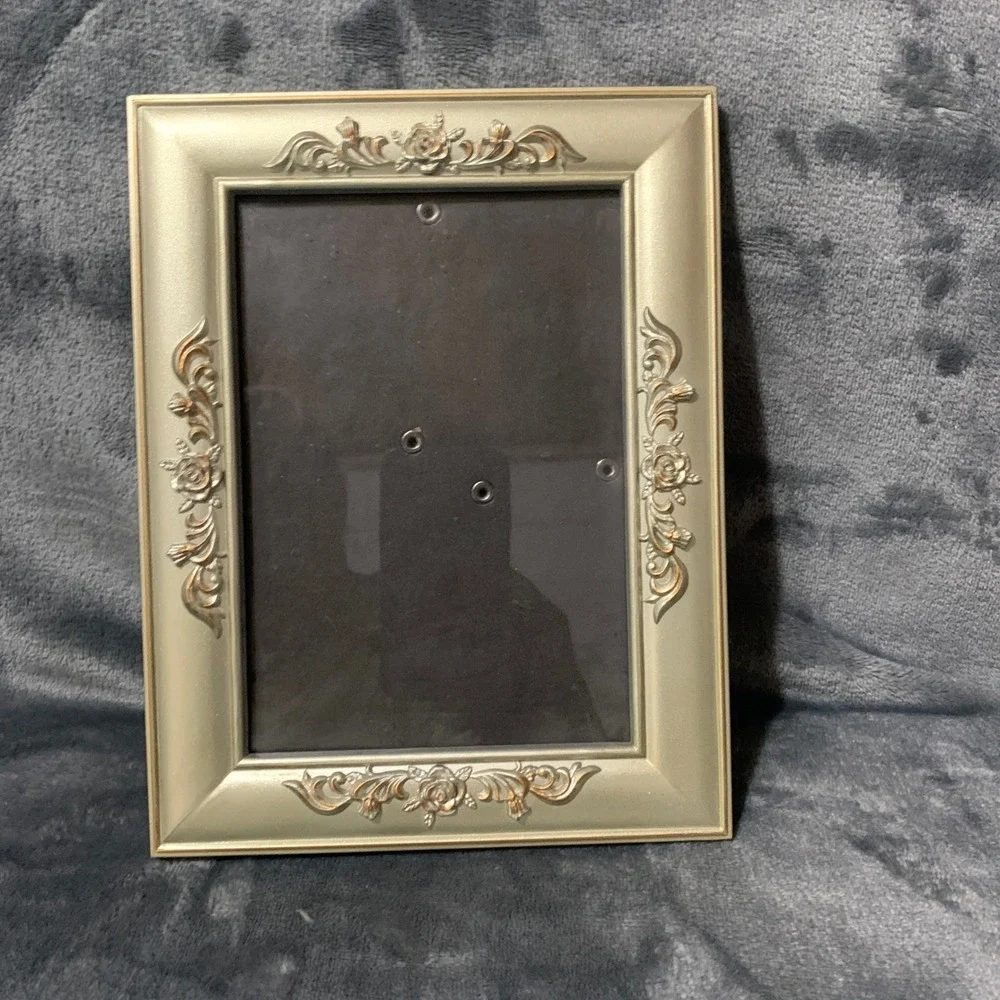 Victorian Style Picture Frame 4.5x6.5 in Ornate Rose Scroll Champagne Gold EUC